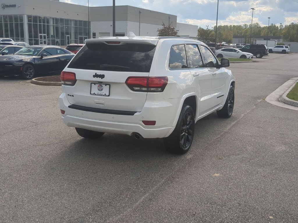 Used 2018 Jeep Grand Cherokee Altitude AWD/4WD image 5