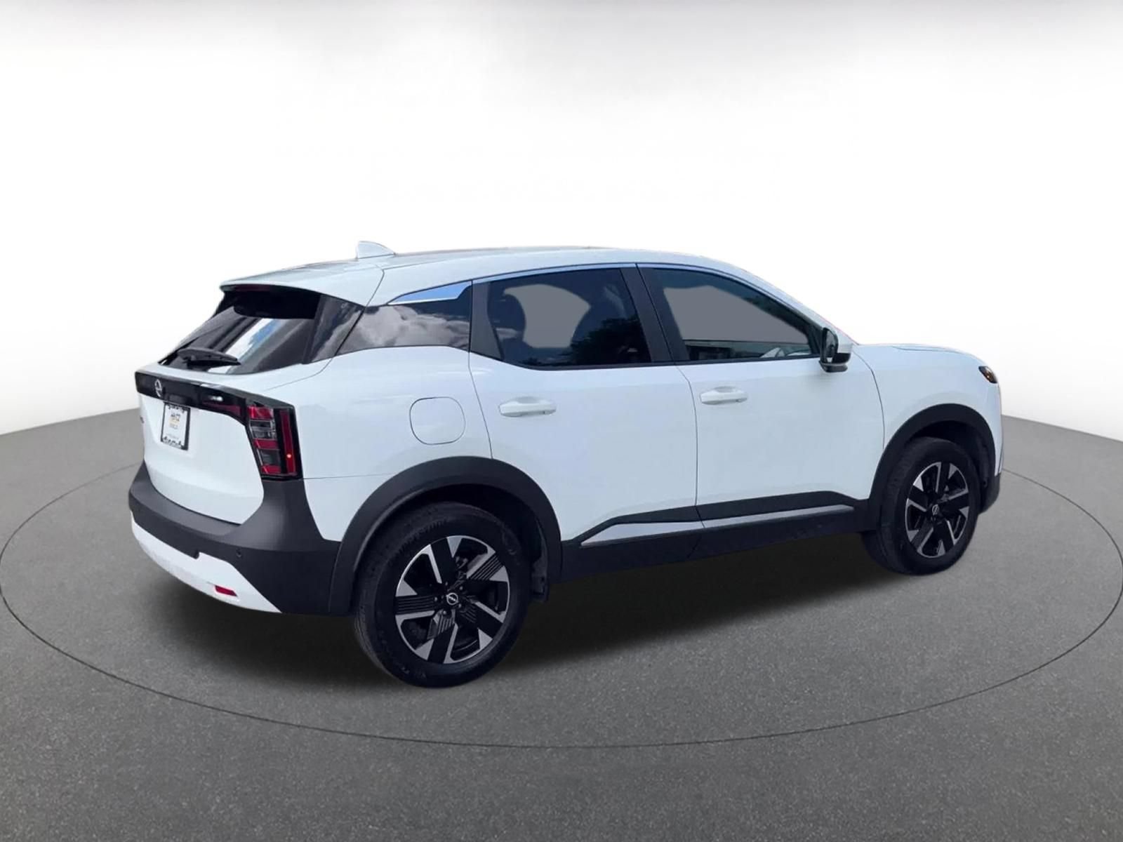 Used 2025 Nissan Kicks SV AWD/4WD image 12