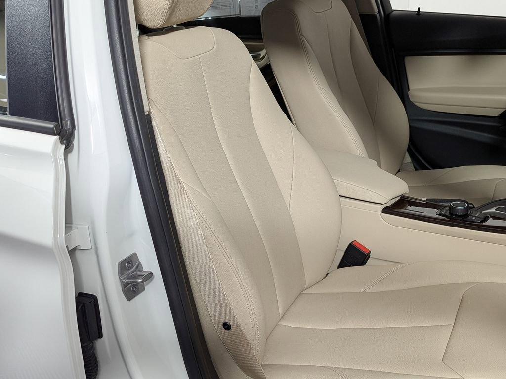 Used 2018 BMW 320i Sedan RWD image 23