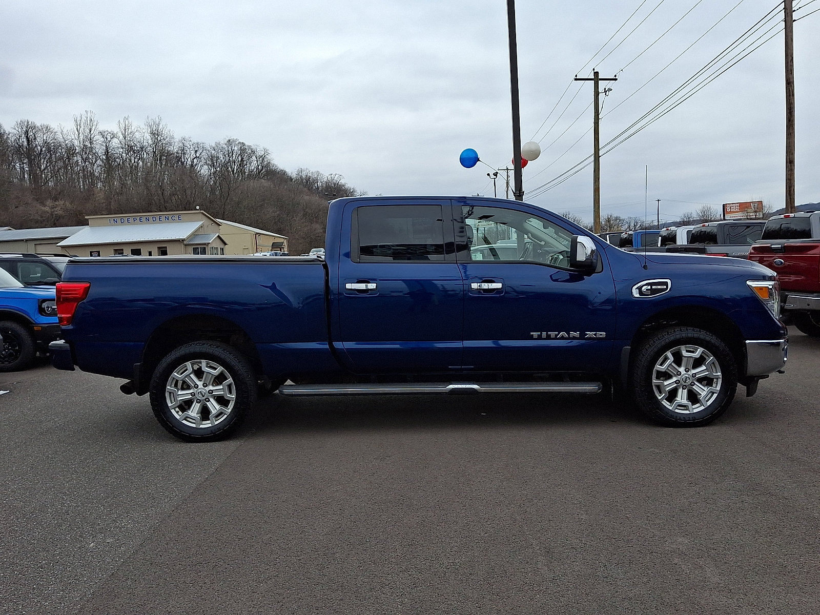 Used 2017 Nissan Titan SL image 12