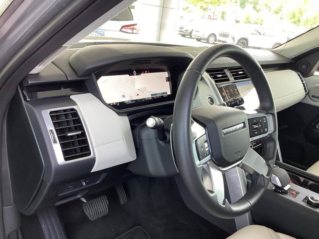 Used 2025 Land Rover Discovery S AWD/4WD image 10