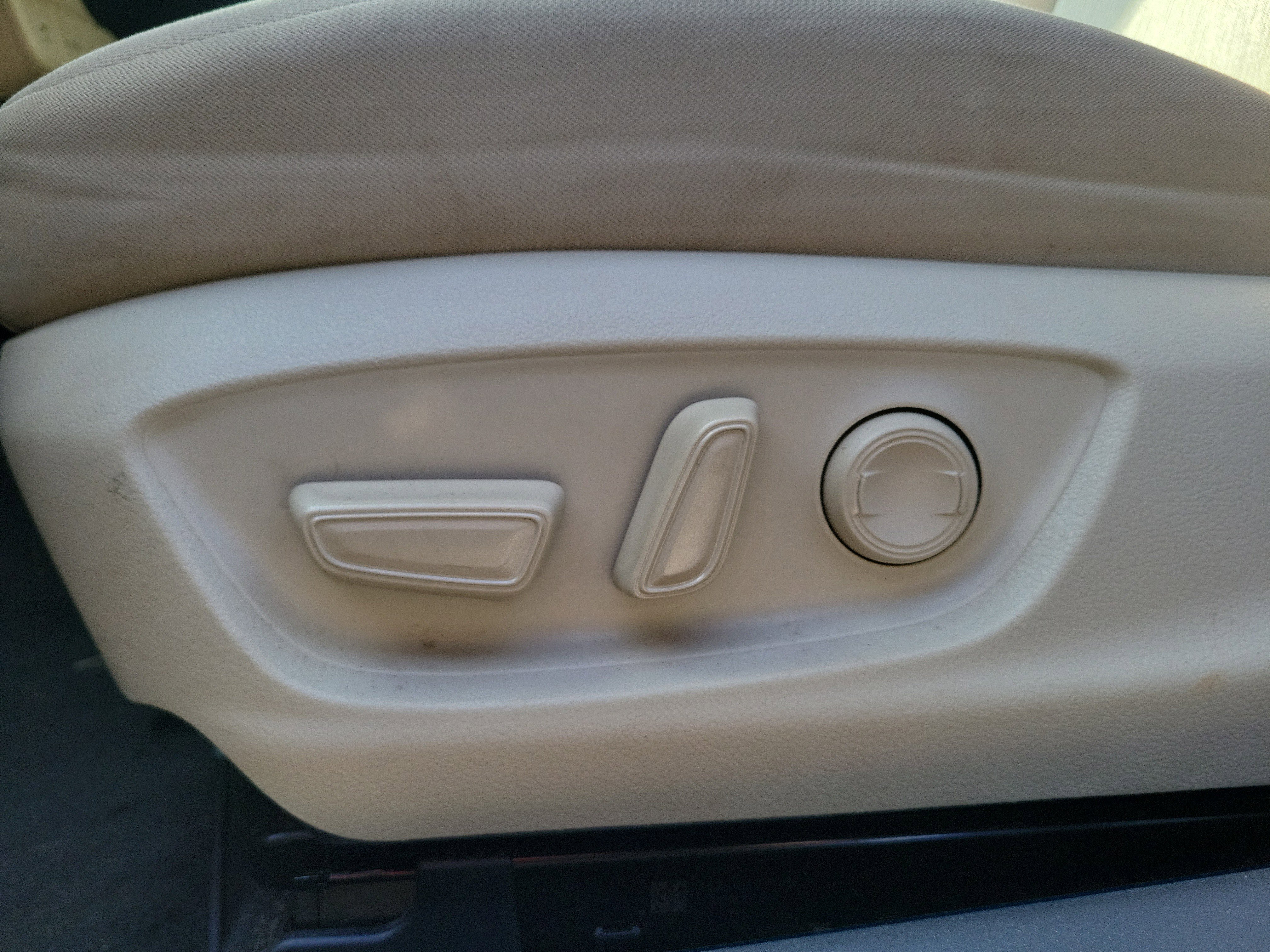 Used 2019 Toyota Camry LE w/ Sunroof Package image 15