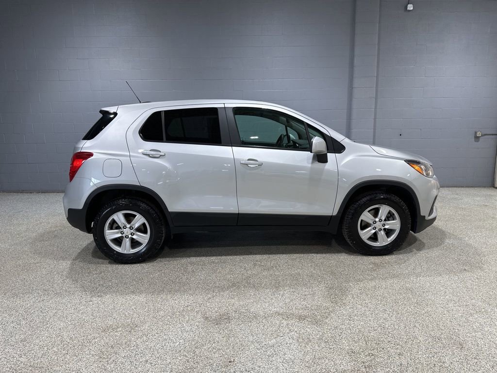 Used 2022 Chevrolet Trax LS w/ Tint and Cruise Package AWD/4WD image 2