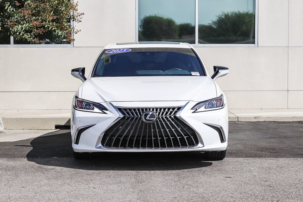 Used 2025 Lexus ES 300h w/ Premium Package FWD image 2