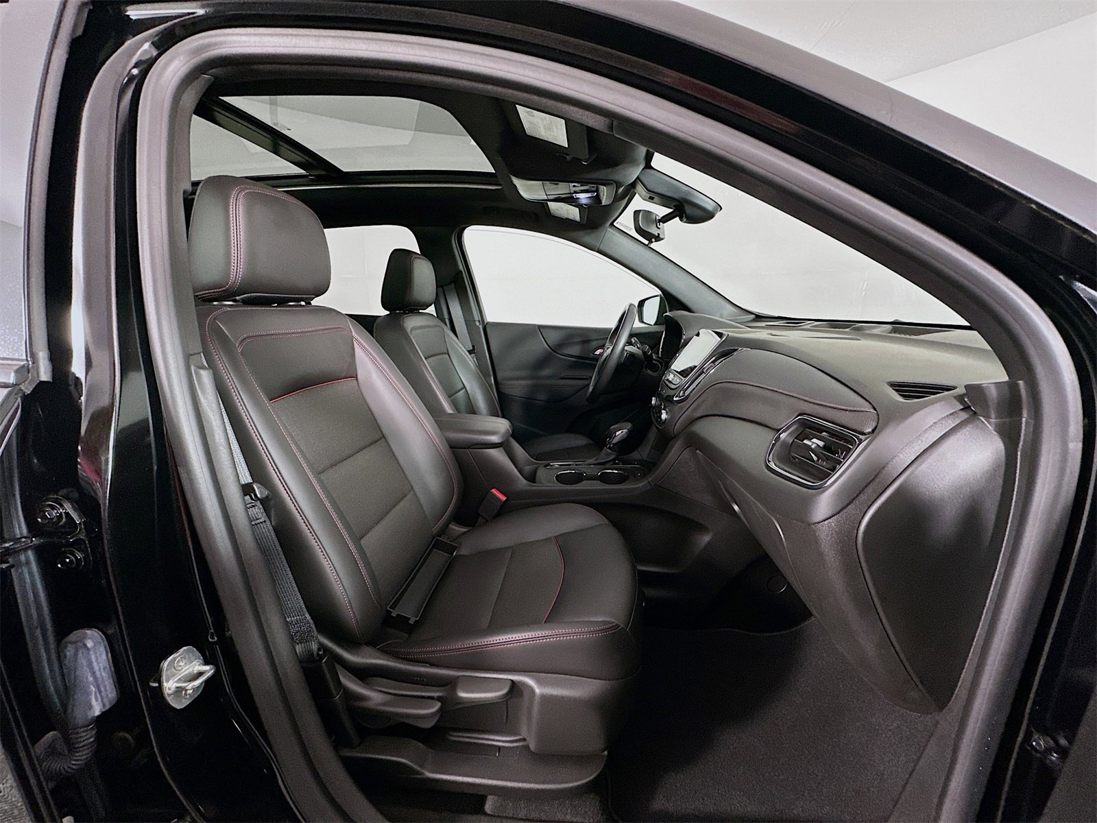 Used 2022 Chevrolet Equinox RS w/ RS Leather Package image 30