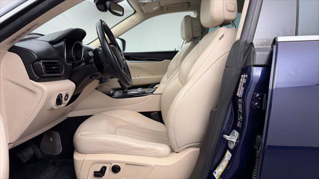 Used 2018 Maserati Levante GranLusso AWD/4WD image 11