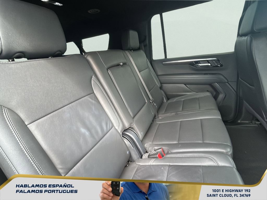 Used 2025 Chevrolet Suburban Z71 image 32