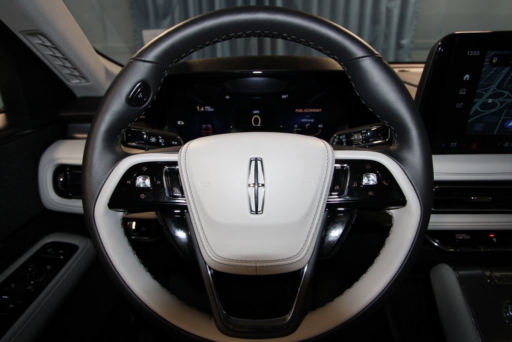 Used 2026 Lincoln Aviator AWD image 12