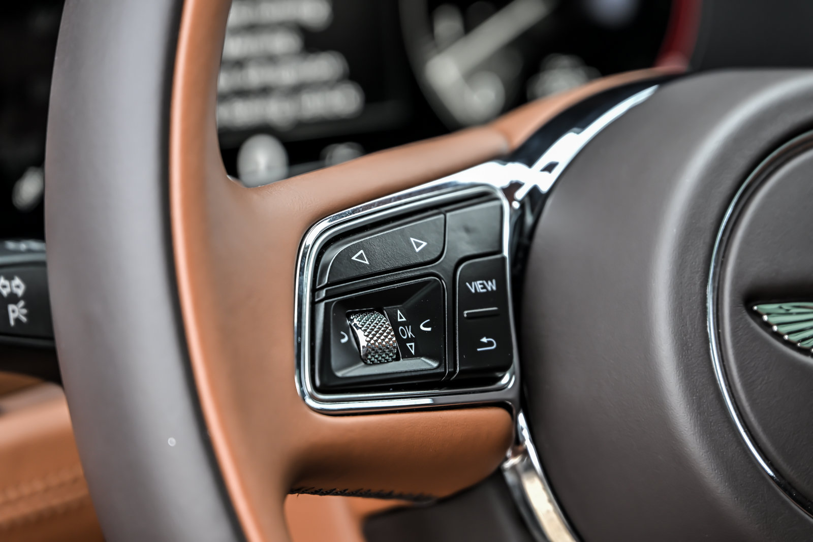Used 2022 Bentley Bentayga AWD/4WD image 28