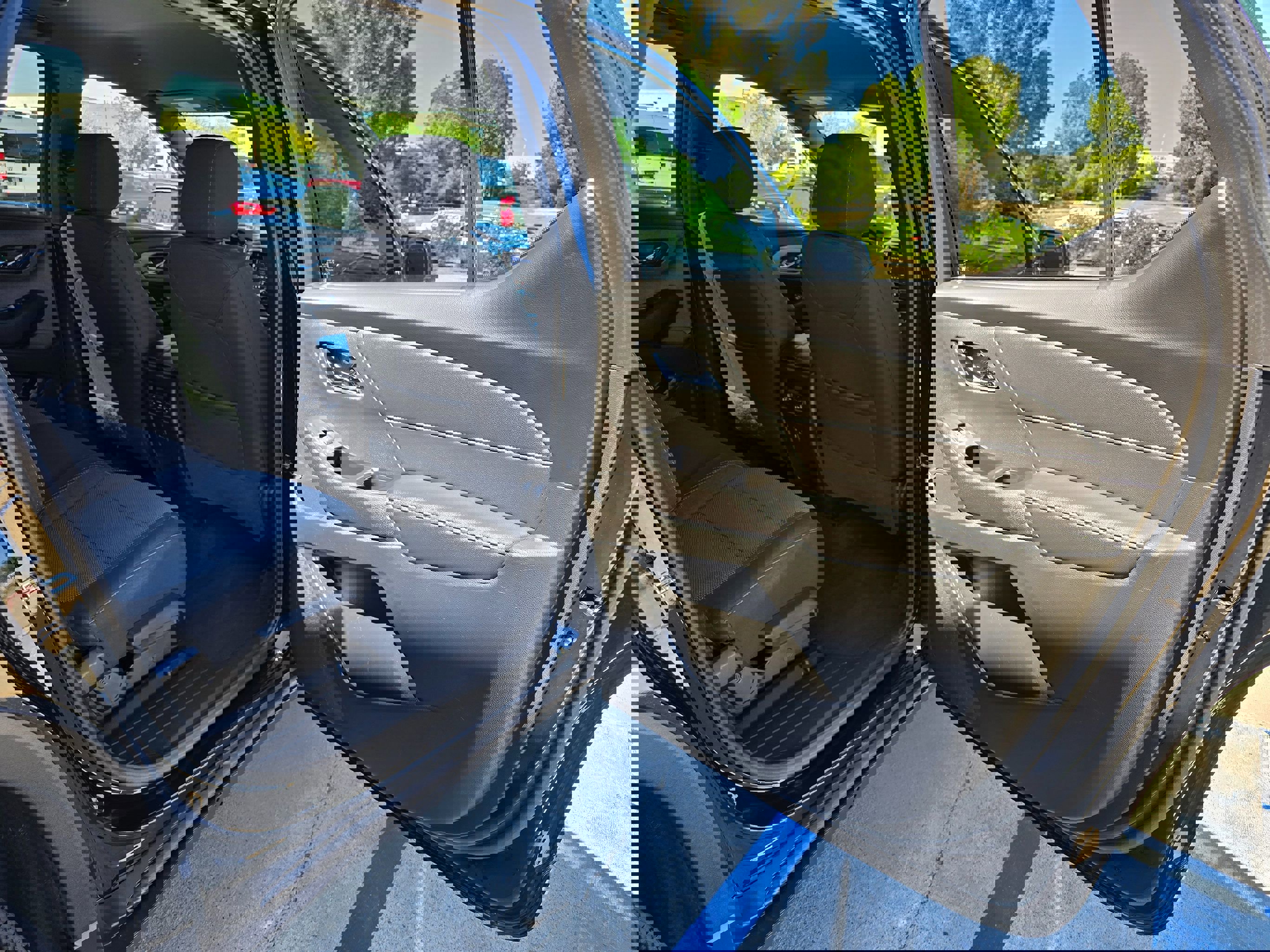 Used 2023 Chevrolet Traverse LT image 30