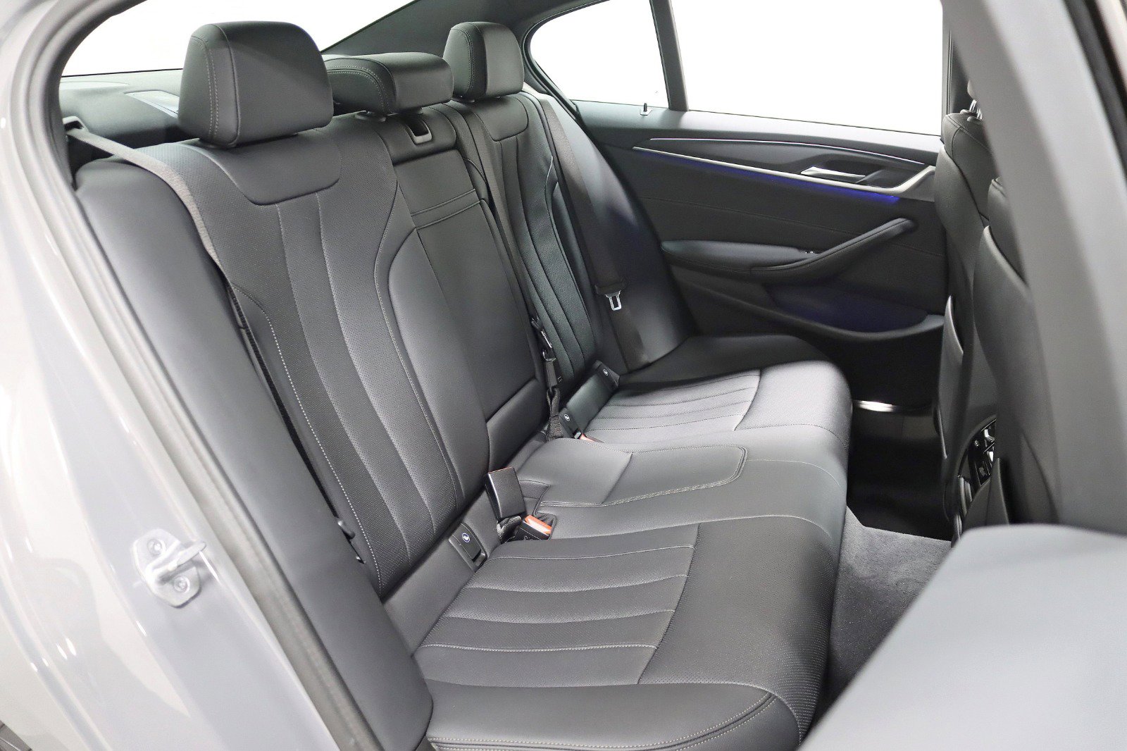 Used 2022 BMW 530i xDrive w/ M Sport Package image 30