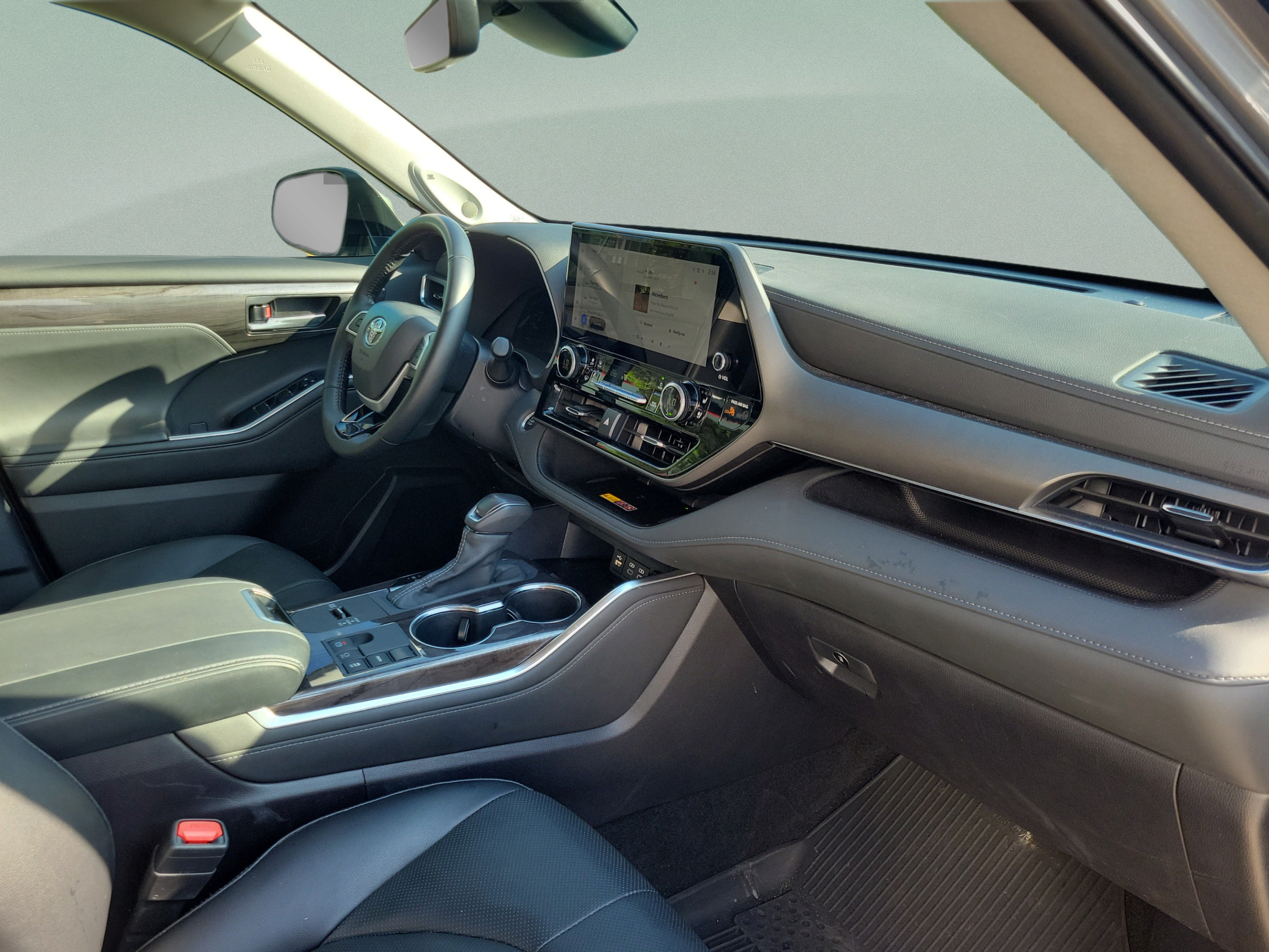 Certified 2025 Toyota Highlander Limited FWD image 30