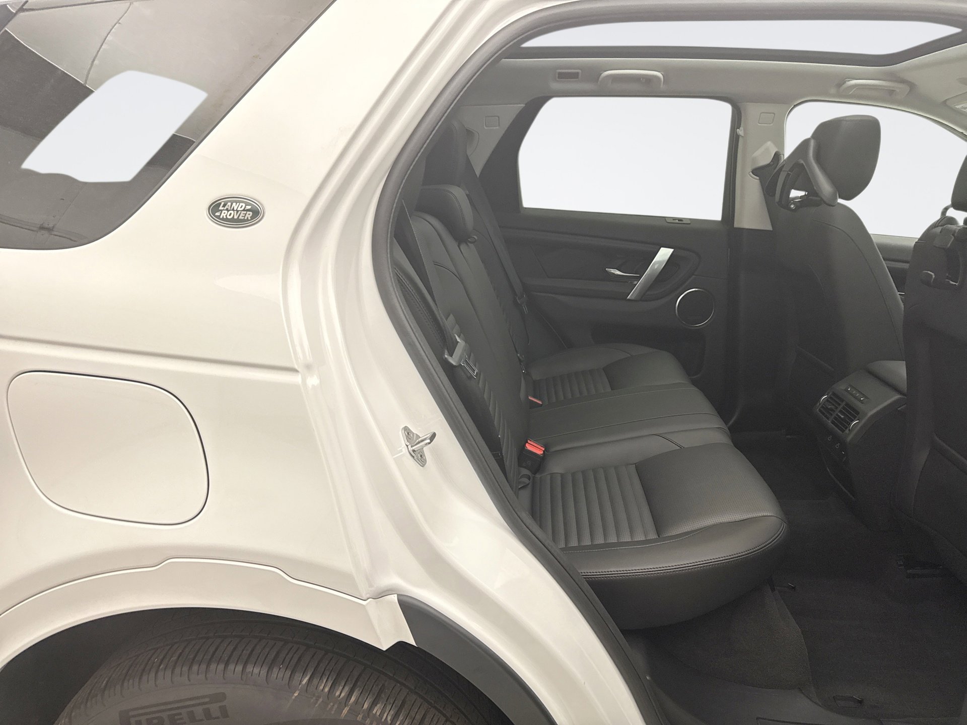 Used 2025 Land Rover Discovery Sport S image 20