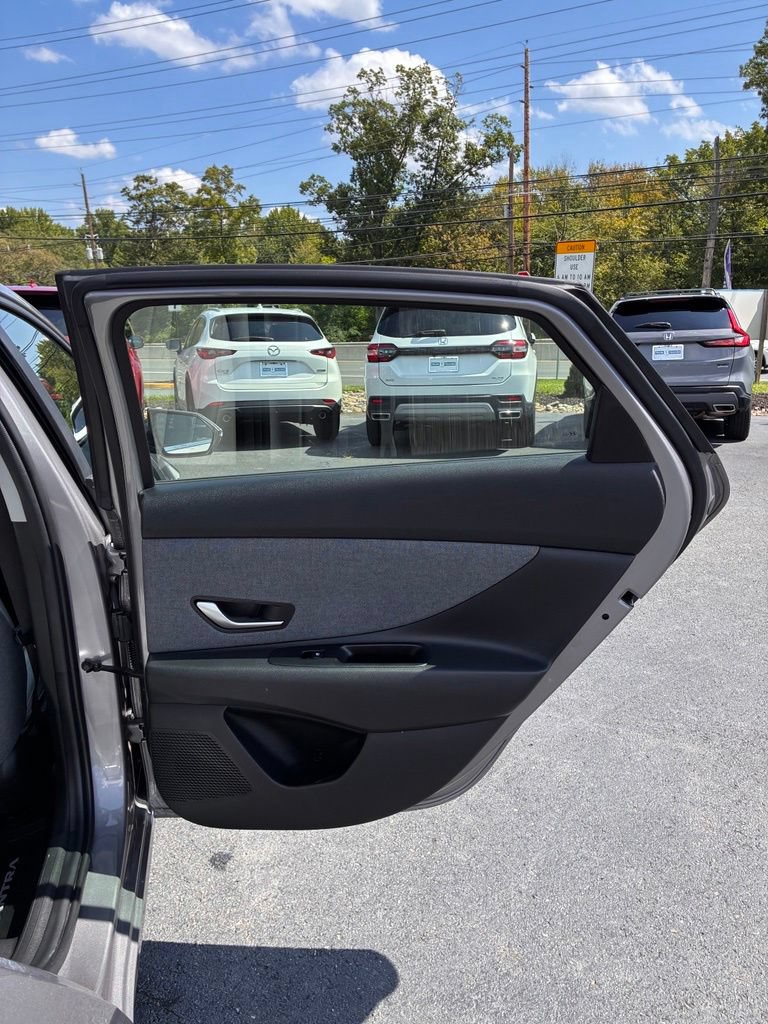 Certified 2024 Hyundai Elantra Limited FWD image 23