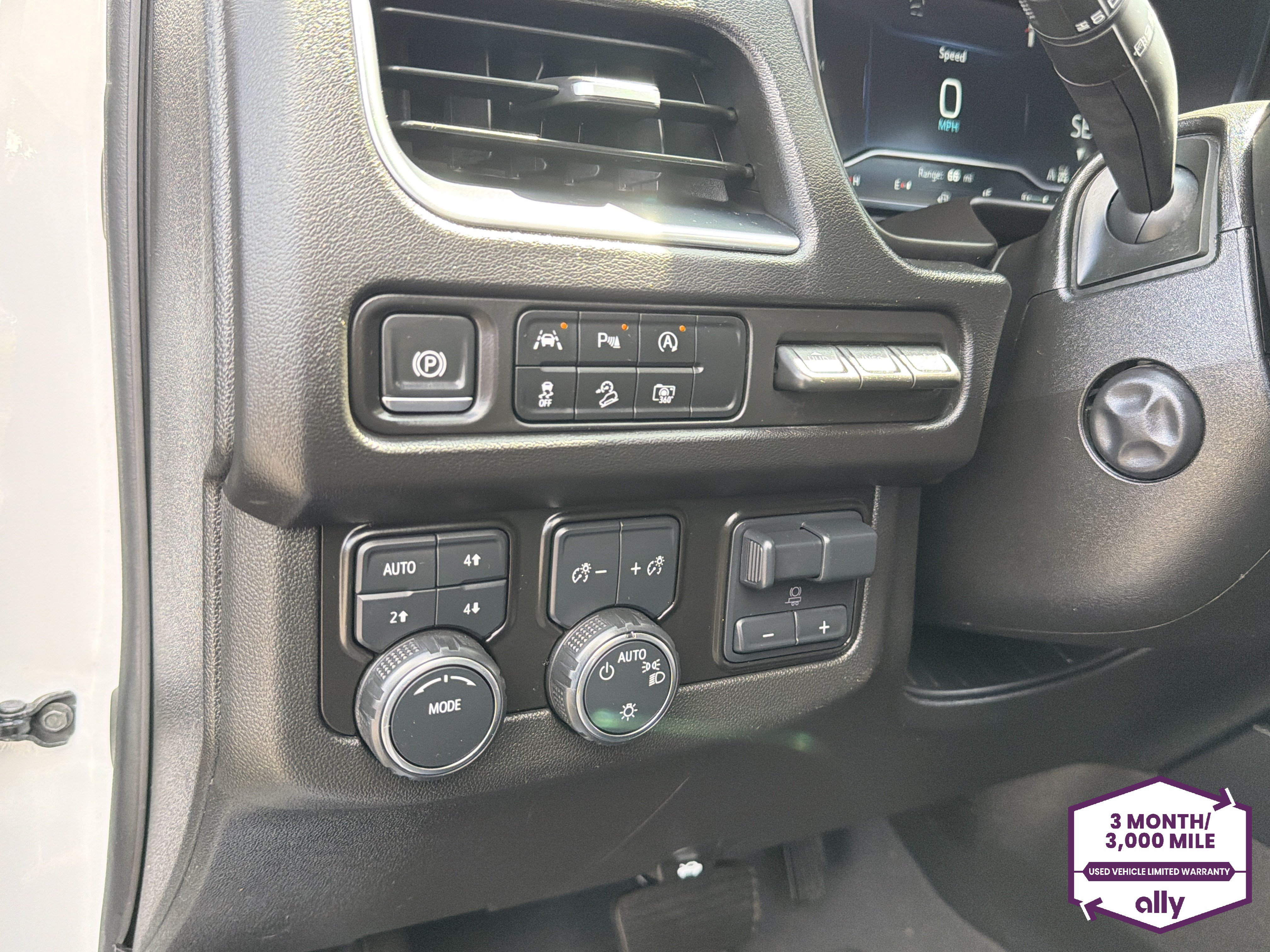 Used 2024 Chevrolet Suburban Premier AWD/4WD image 16