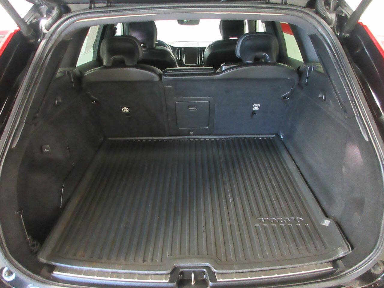 Used 2022 Volvo XC60 B5 R-Design w/ Advanced Package AWD/4WD image 29