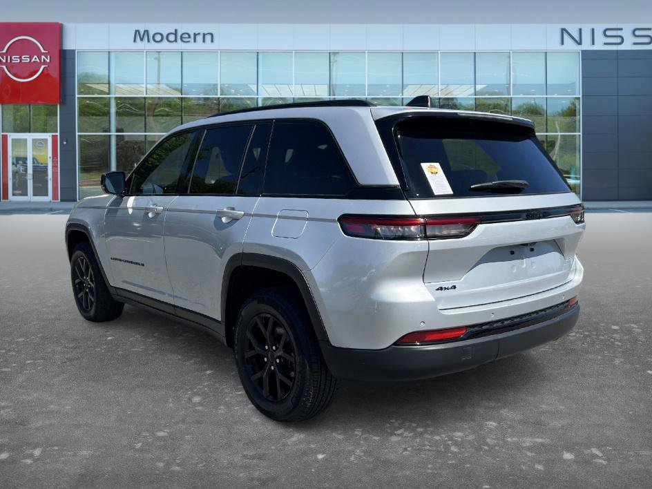 Used 2024 Jeep Grand Cherokee Altitude AWD/4WD image 6