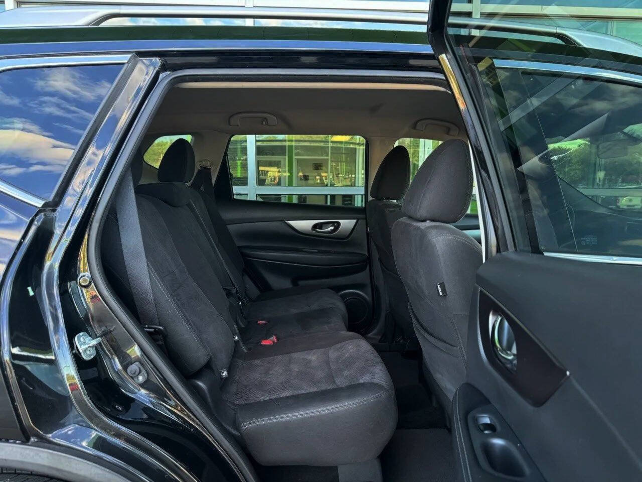 Used 2016 Nissan Rogue SV AWD/4WD image 14