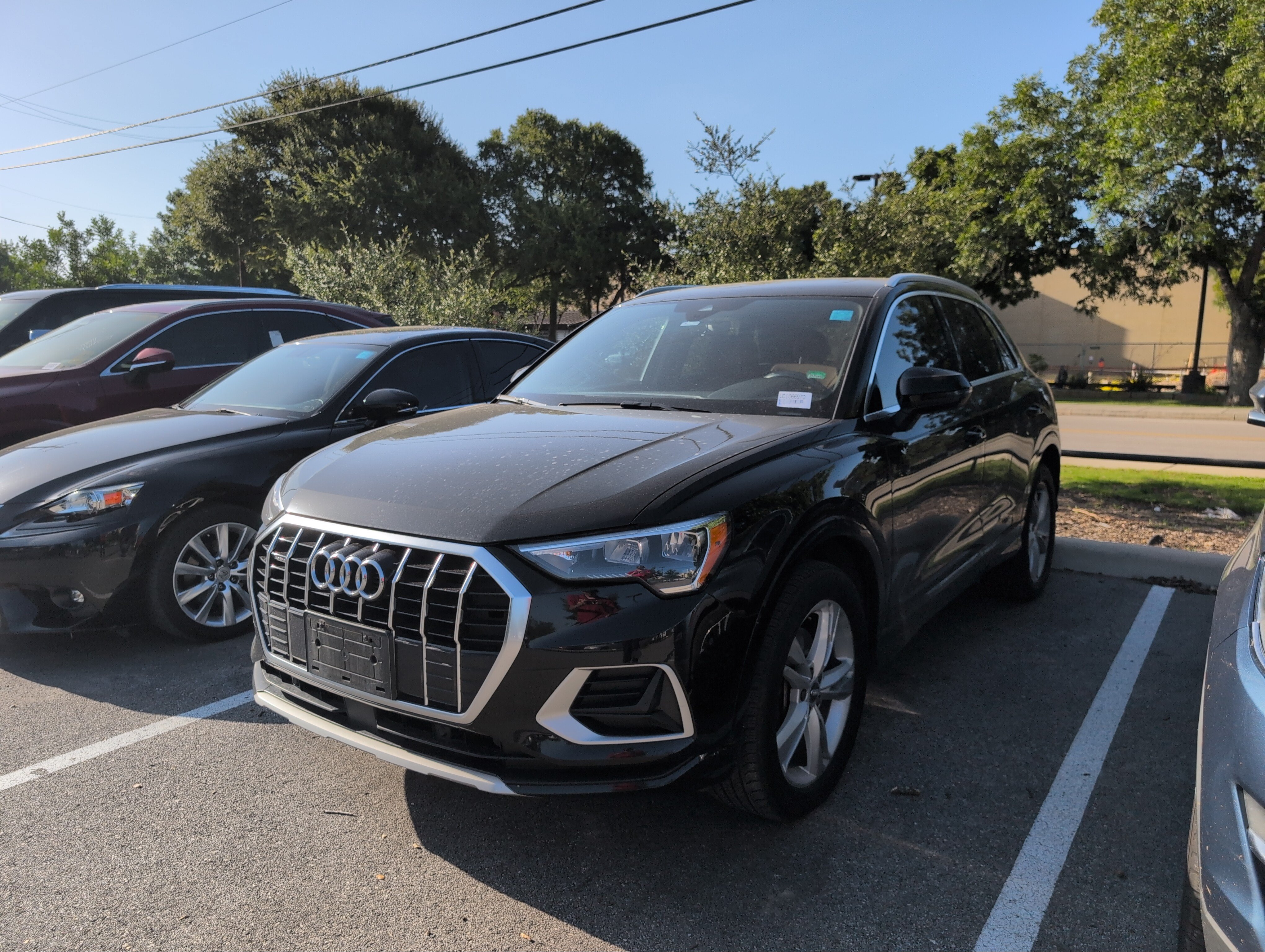 Used 2020 Audi Q3 2.0T Premium w/ Convenience Package AWD/4WD image 1