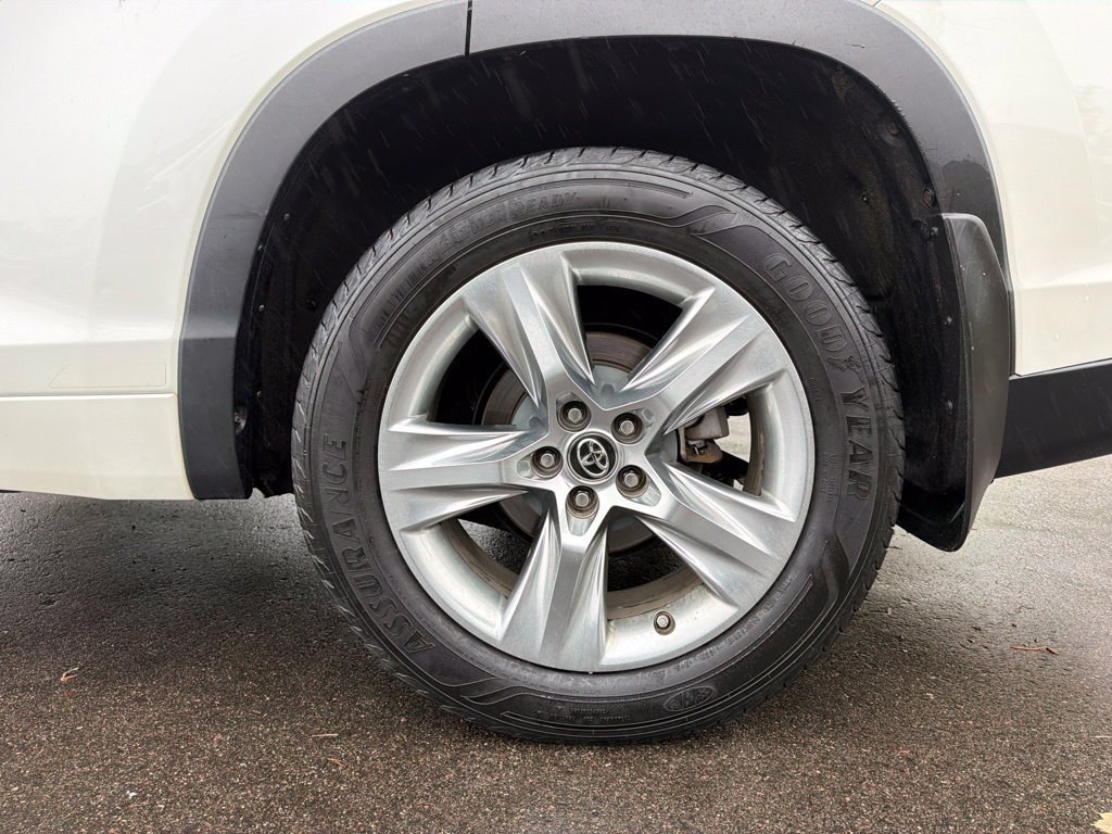 Used 2018 Toyota Highlander Limited AWD/4WD image 34