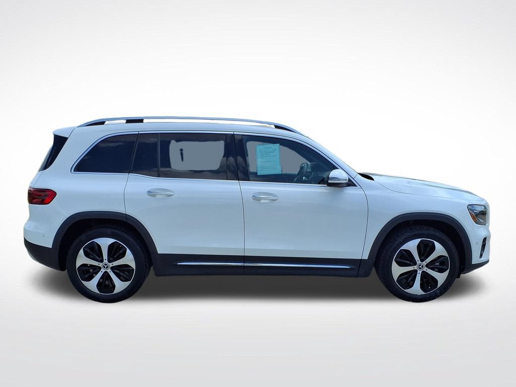Used 2025 Mercedes-Benz GLB 250 4MATIC image 9
