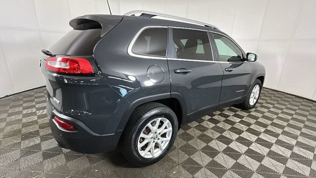 Used 2018 Jeep Cherokee Latitude Plus w/ Comfort/Convenience Group AWD/4WD image 2