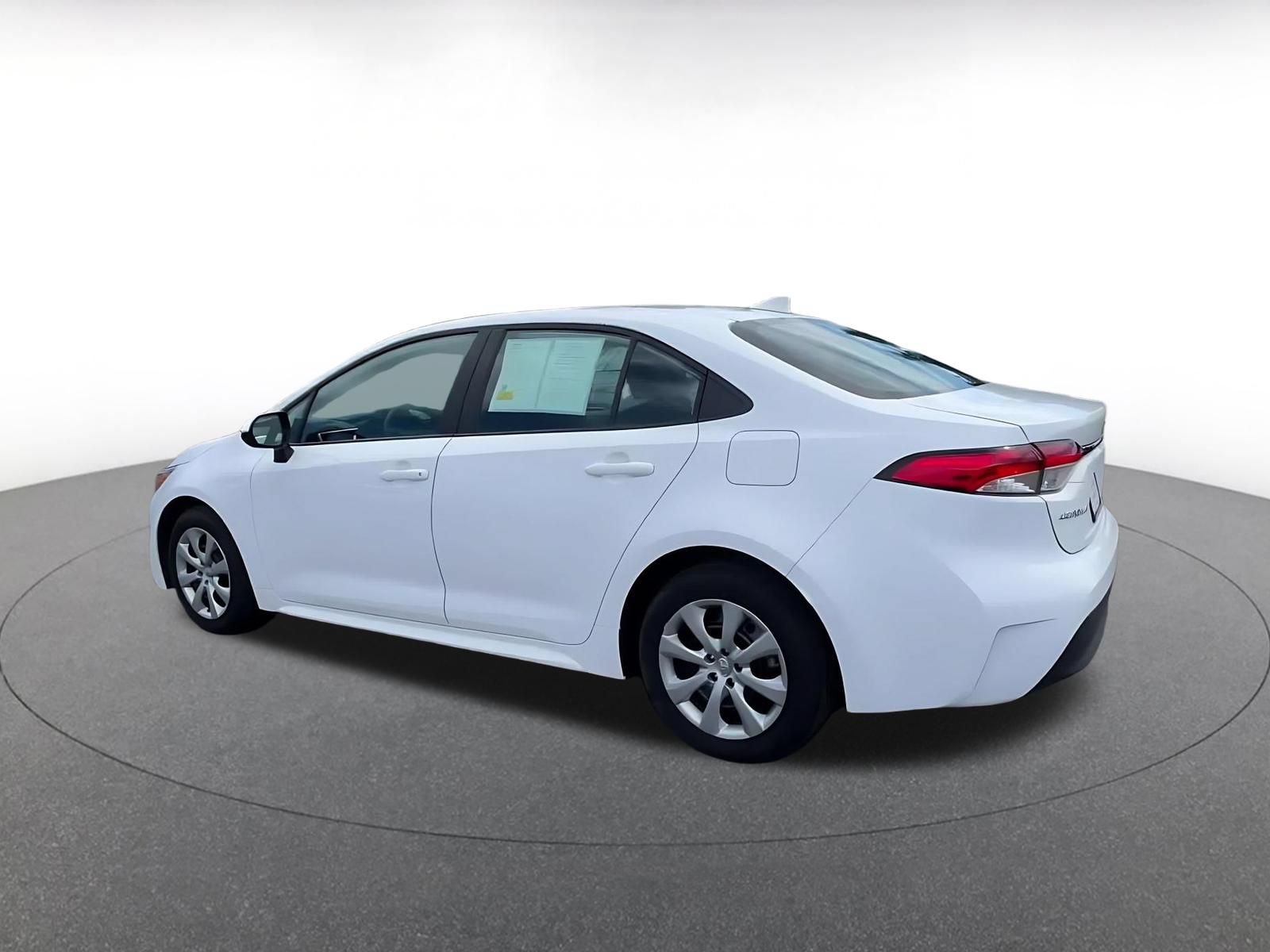 Used 2025 Toyota Corolla LE FWD image 10