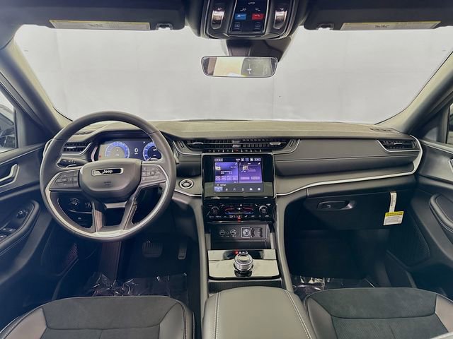 New 2025 Jeep Grand Cherokee Altitude image 22