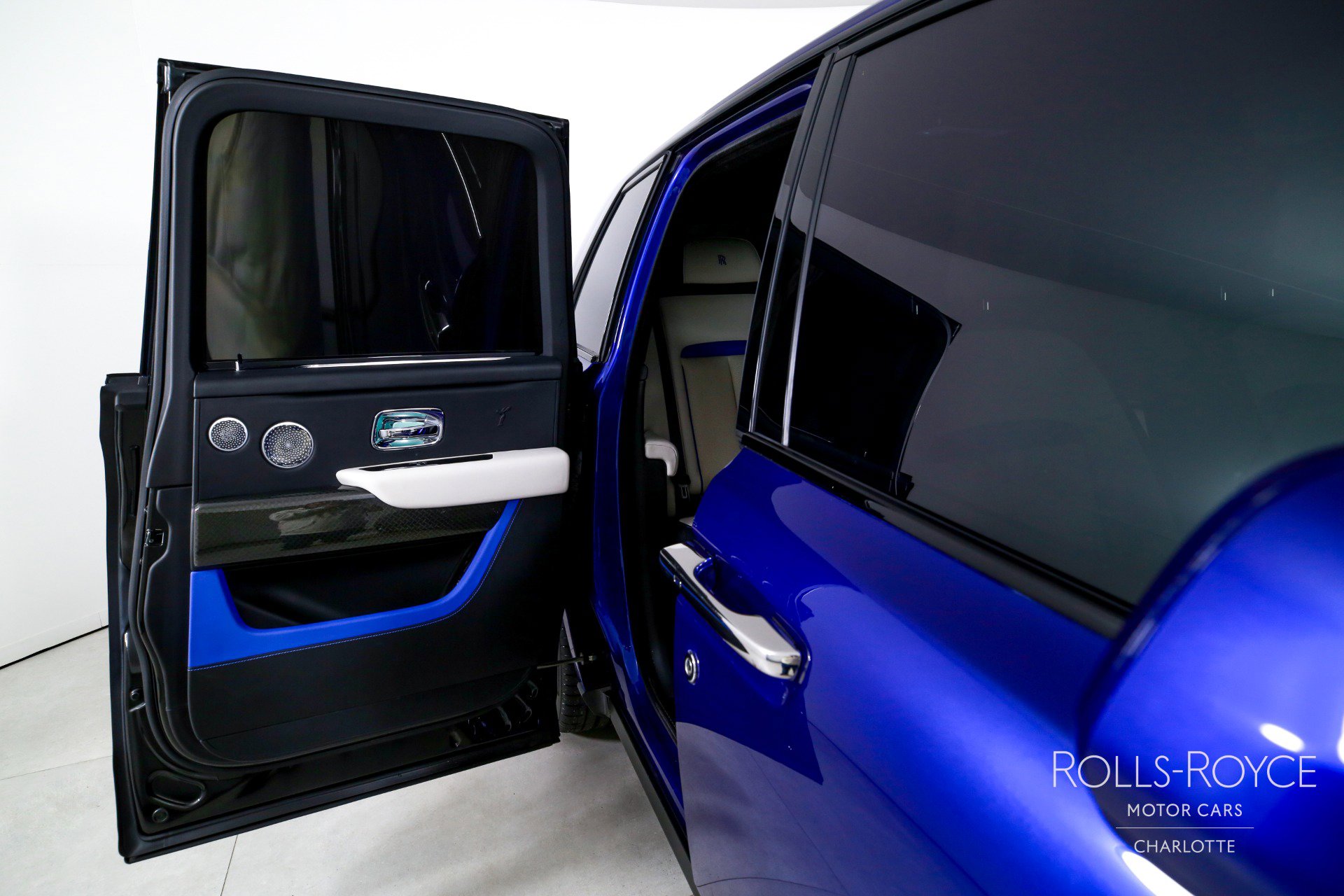 Used 2021 Rolls-Royce Cullinan Black Badge image 26