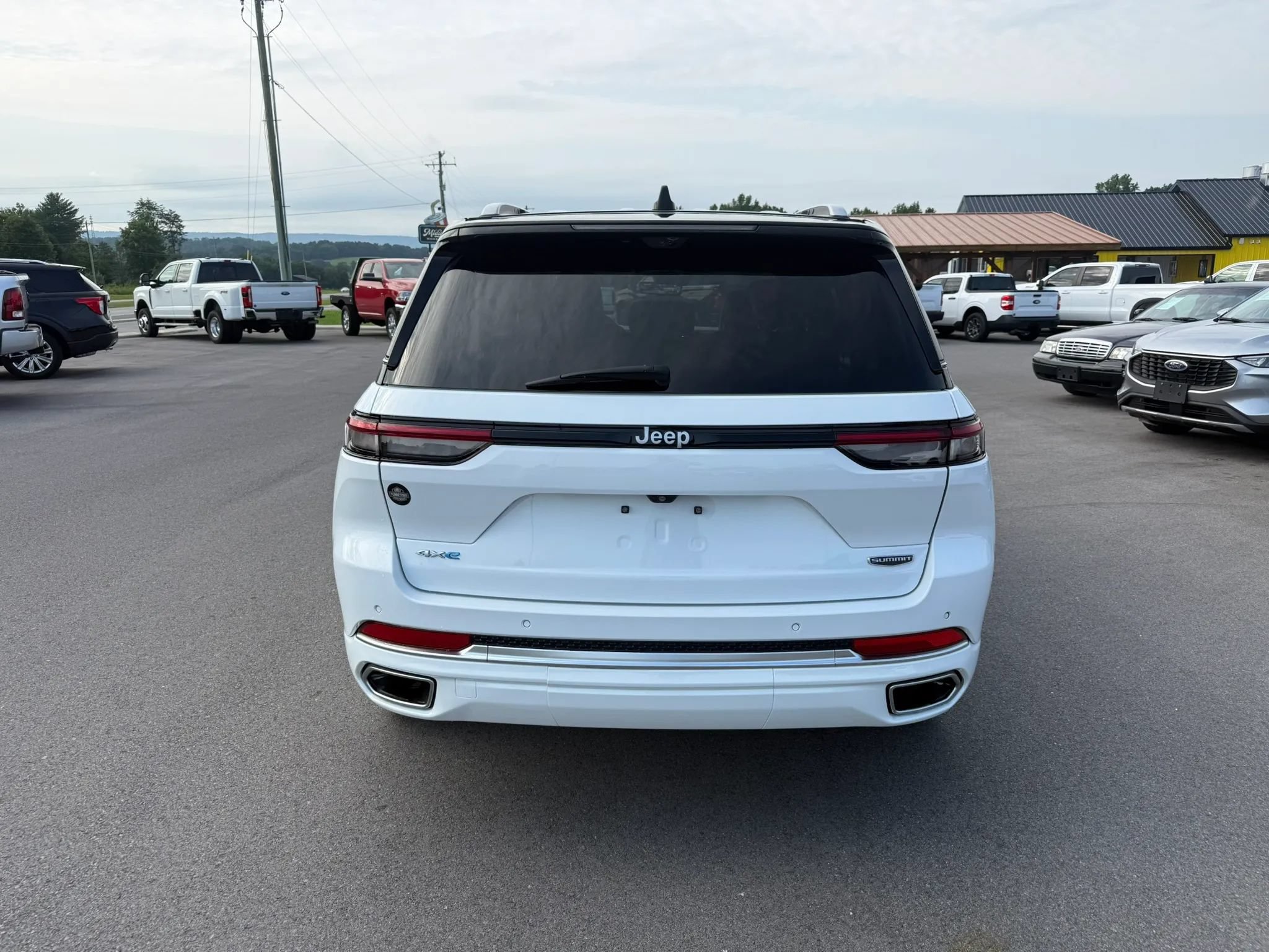 Used 2023 Jeep Grand Cherokee Summit w/ Advanced Protech Group IV AWD/4WD image 5