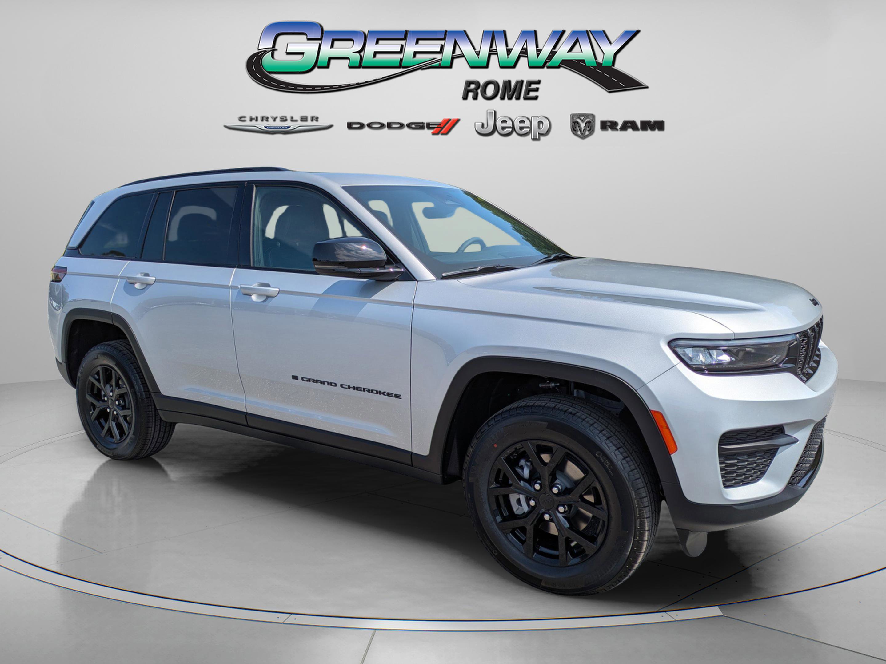 New 2025 Jeep Grand Cherokee Altitude image 2