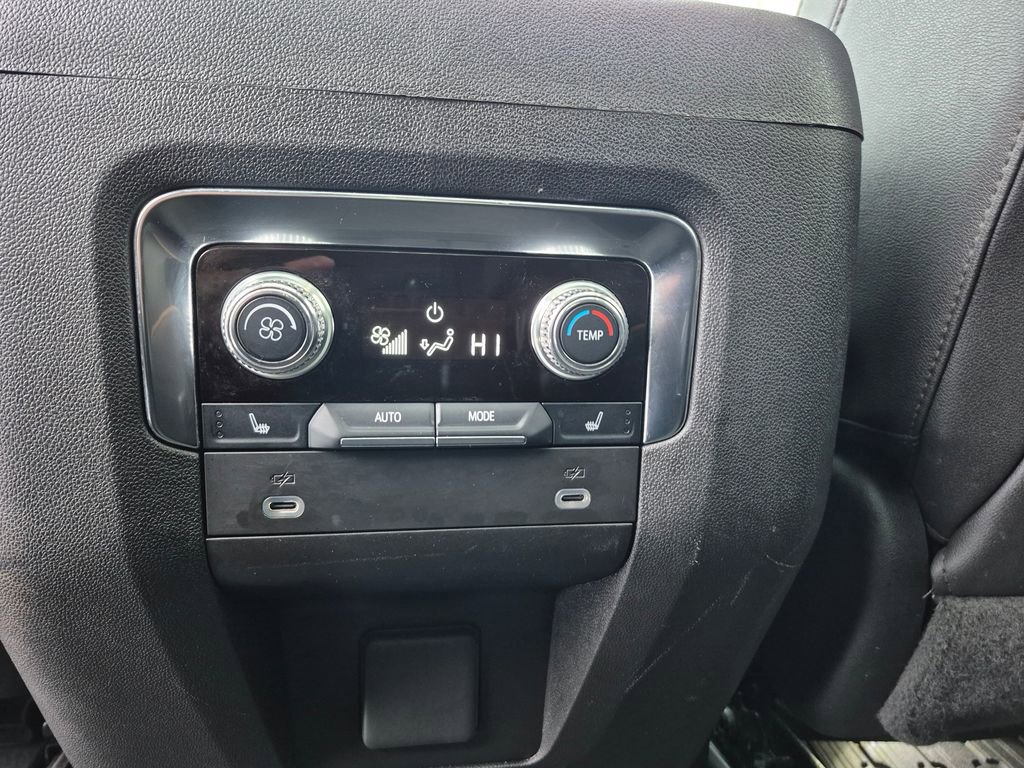 Used 2024 GMC Yukon XL AT4 image 25
