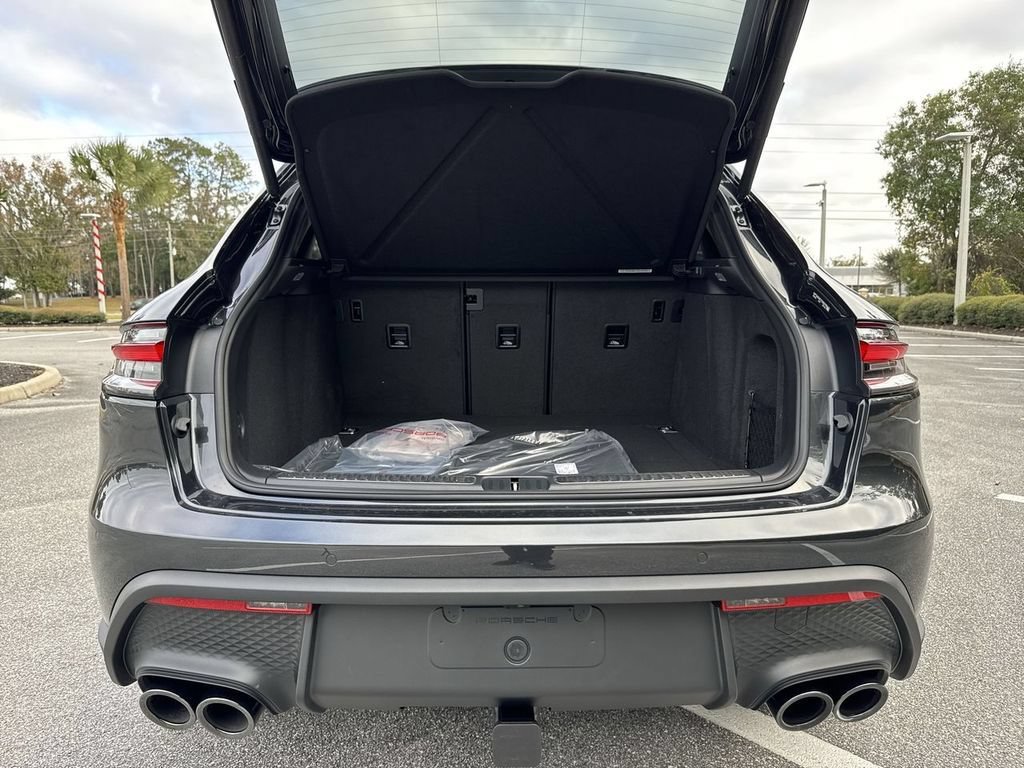 Certified 2026 Porsche Macan AWD/4WD image 20