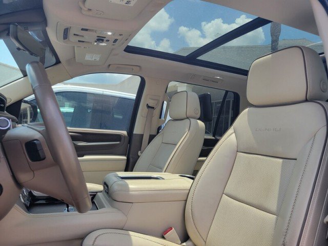 Used 2021 GMC Yukon Denali w/ Denali Premium Package RWD image 11