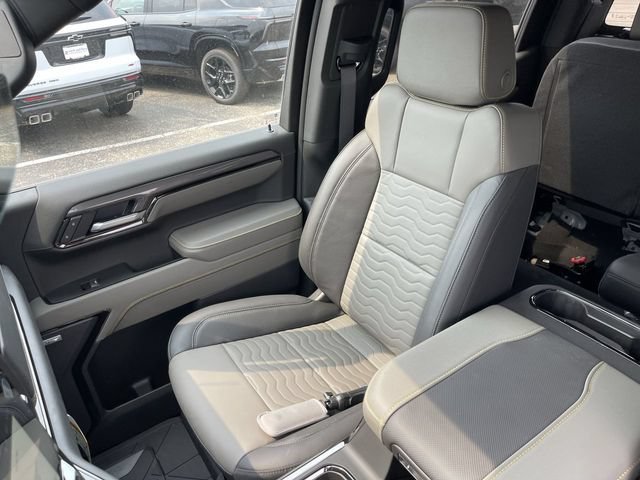 New 2026 Chevrolet Silverado 1500 ZR2 w/ Dark Appearance Package AWD/4WD image 24