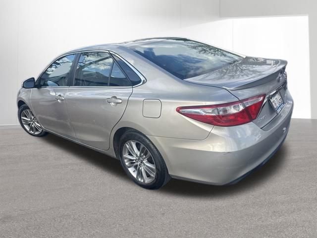Used 2016 Toyota Camry SE w/ Moonroof Package FWD image 9