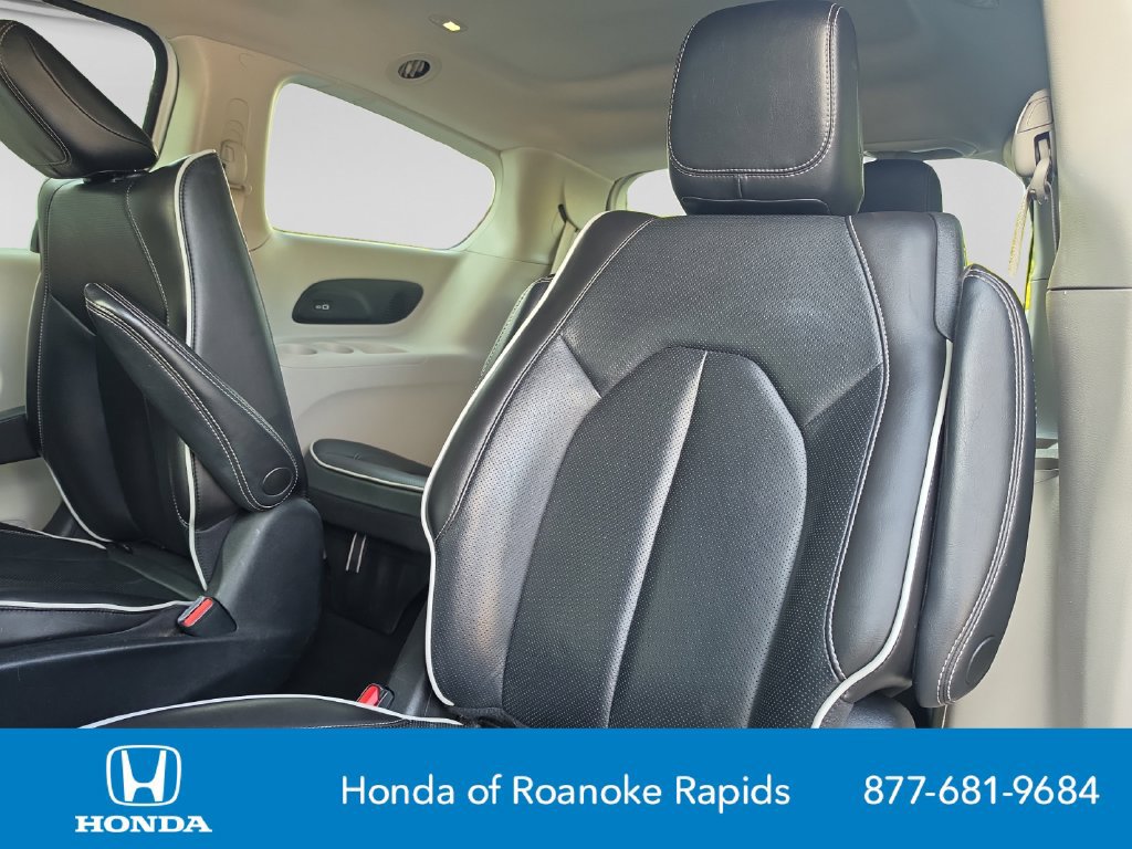 Used 2023 Chrysler Pacifica Limited FWD image 16