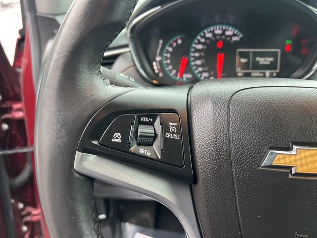 Used 2022 Chevrolet Trax LT w/ LT Convenience Package image 22