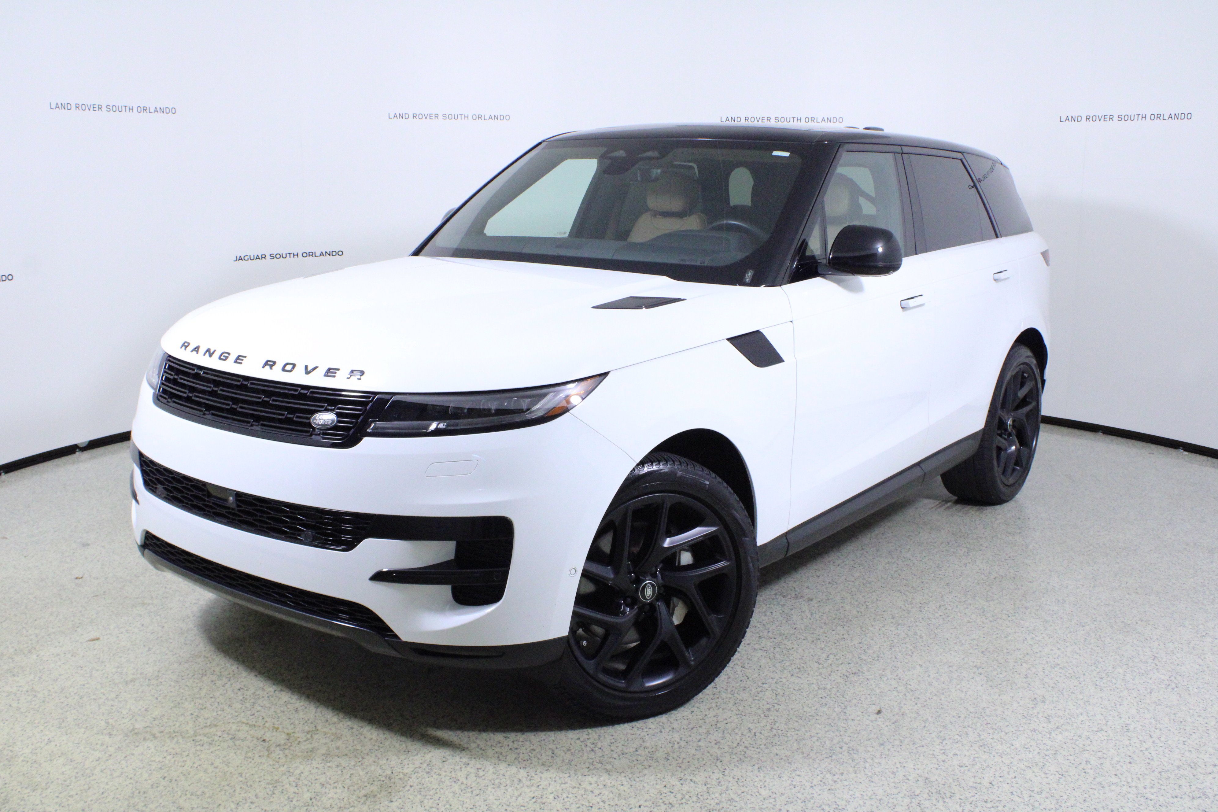 Used 2024 Land Rover Range Rover Sport SE image 1
