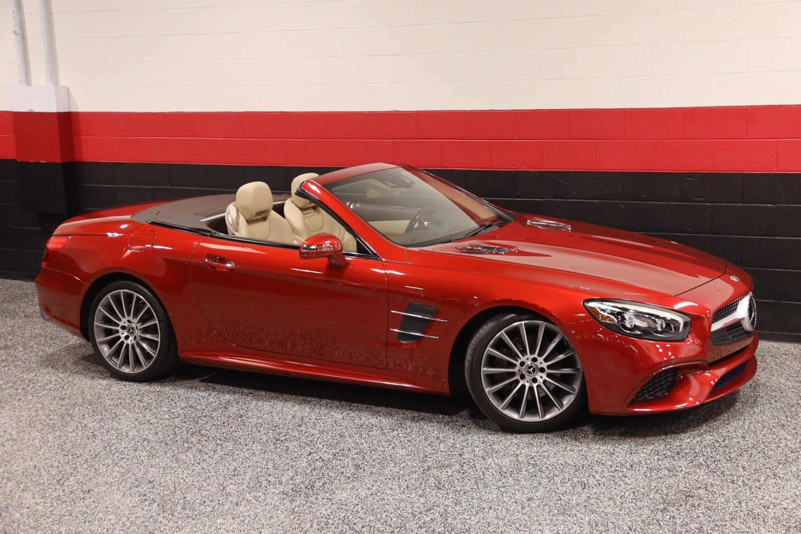 Used 2018 Mercedes-Benz SL 450 image 2