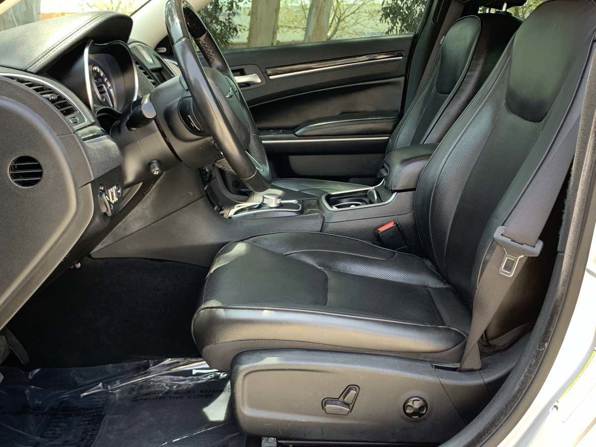 Used 2020 Chrysler 300 Limited image 11