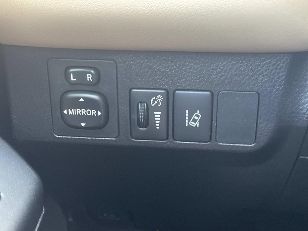 Used 2018 Toyota RAV4 XLE FWD image 30