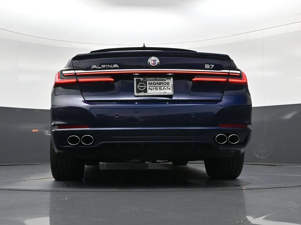 Used 2022 BMW ALPINA B7 xDrive AWD/4WD image 28