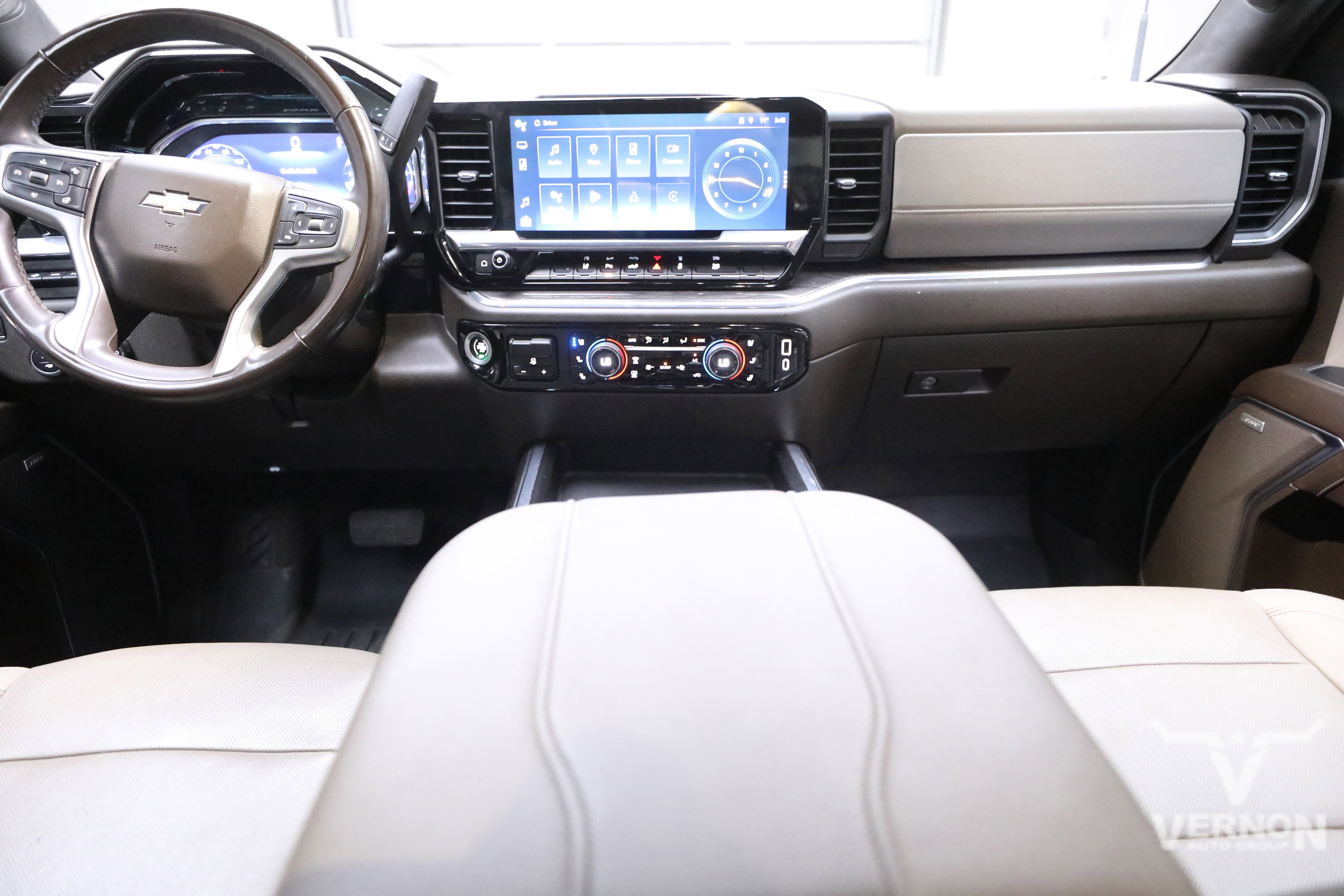 Used 2024 Chevrolet Silverado 3500 LTZ w/ LTZ Convenience Package image 13