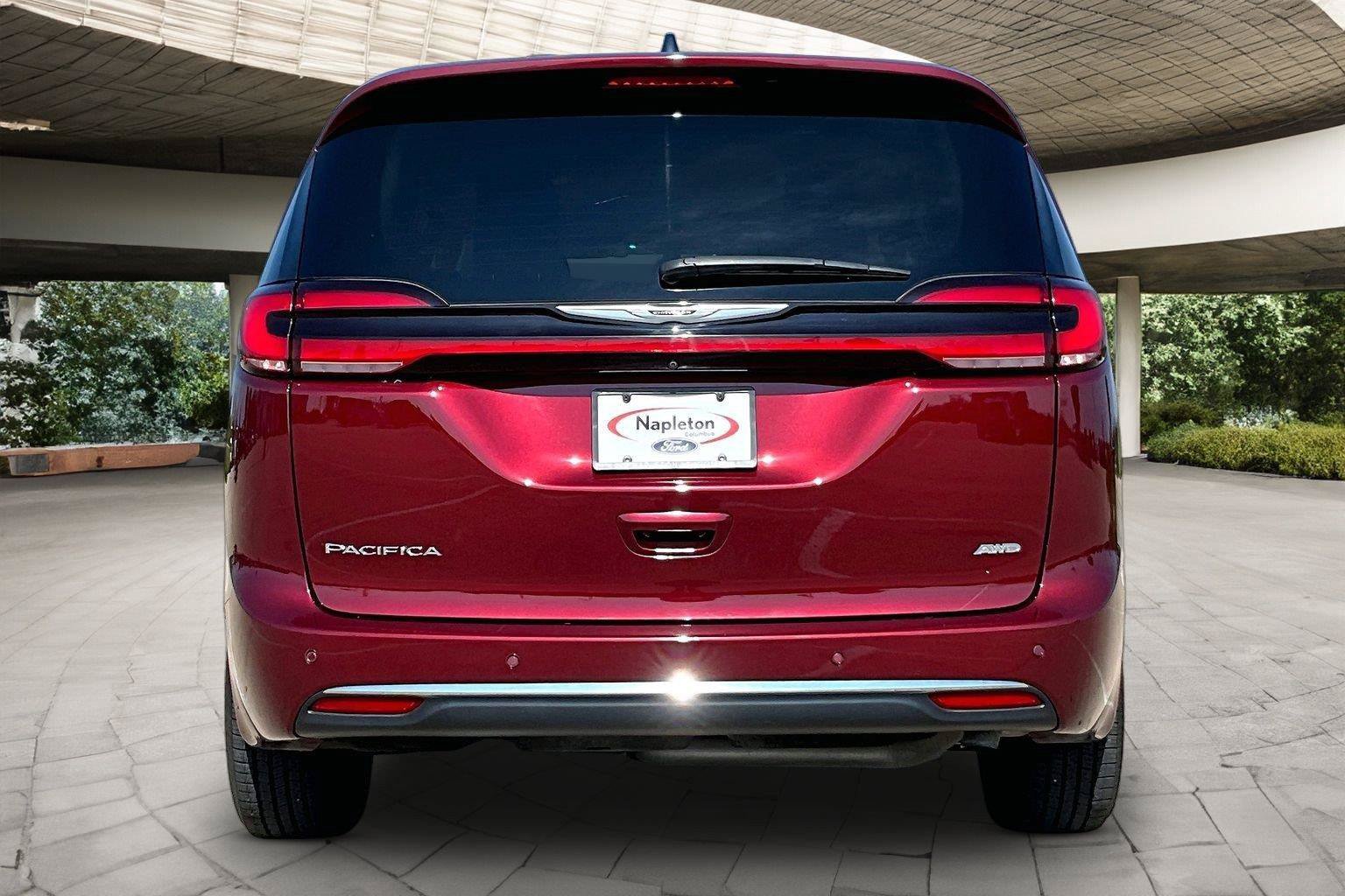 Used 2023 Chrysler Pacifica Touring-L AWD/4WD image 4
