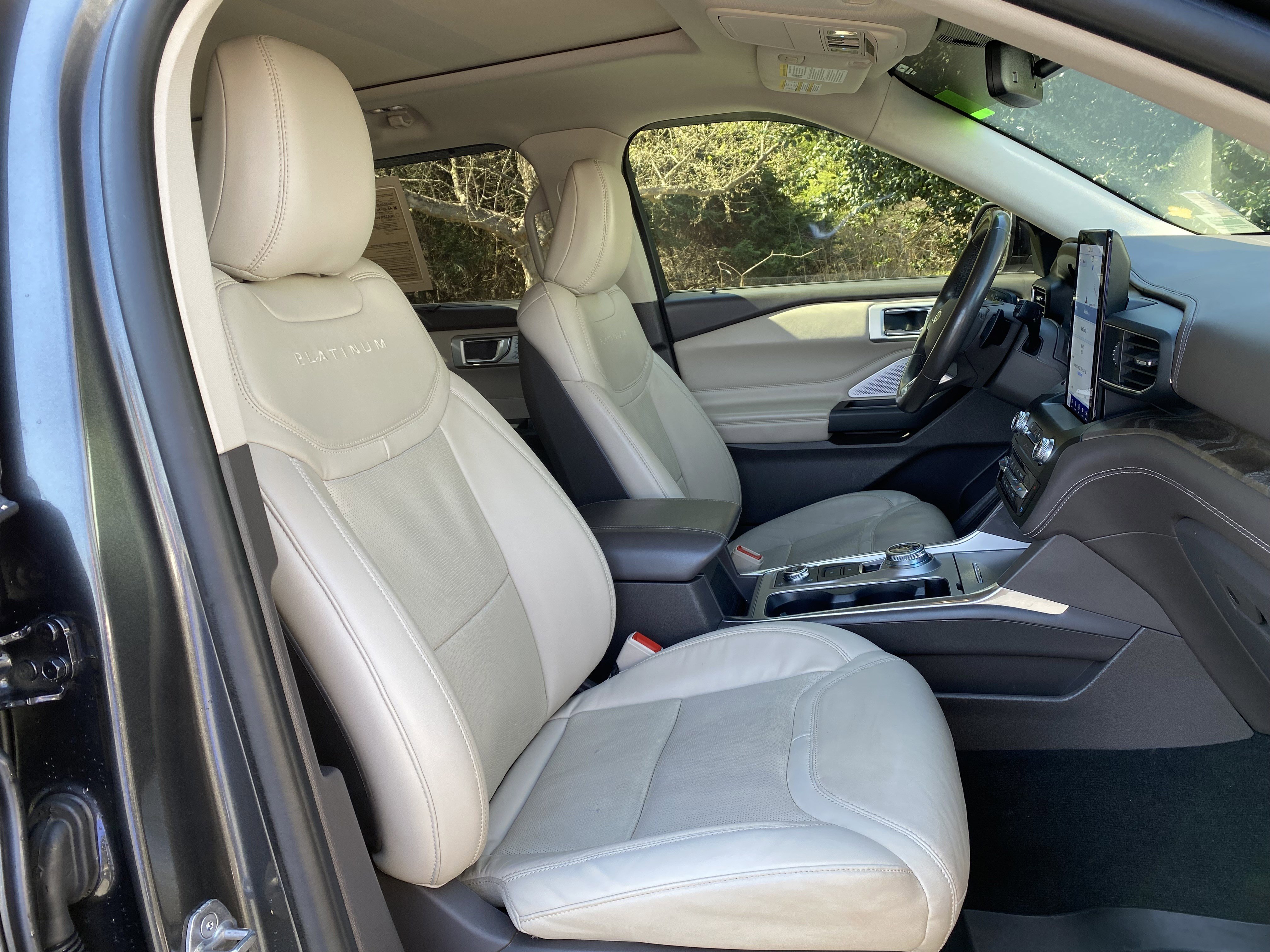 Used 2020 Ford Explorer Platinum w/ Premium Technology Package image 36