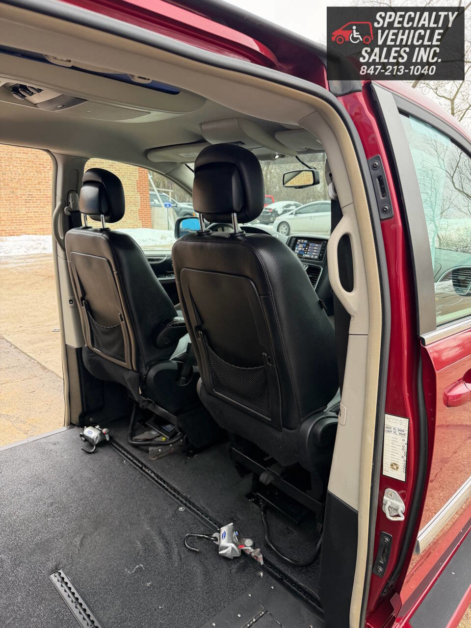 Used 2014 Chrysler Town & Country Touring image 22