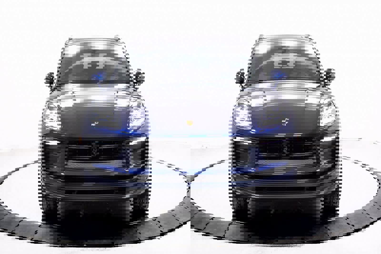 Certified 2025 Porsche Macan image 10