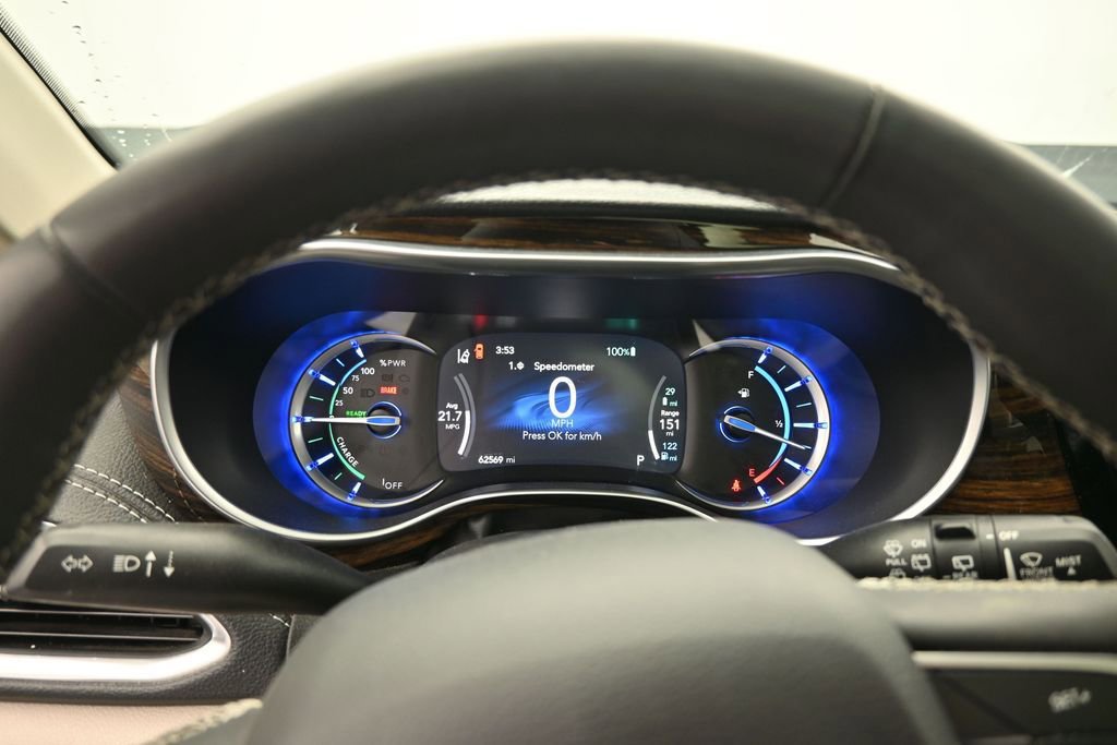 Used 2023 Chrysler Pacifica Limited FWD image 30