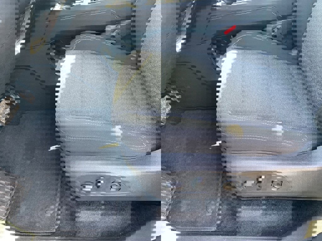 Used 2025 GMC Acadia Elevation image 30